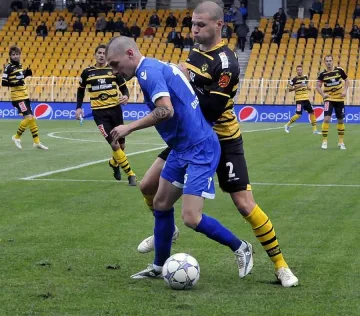 "Левски" пак удари греда с Жужу