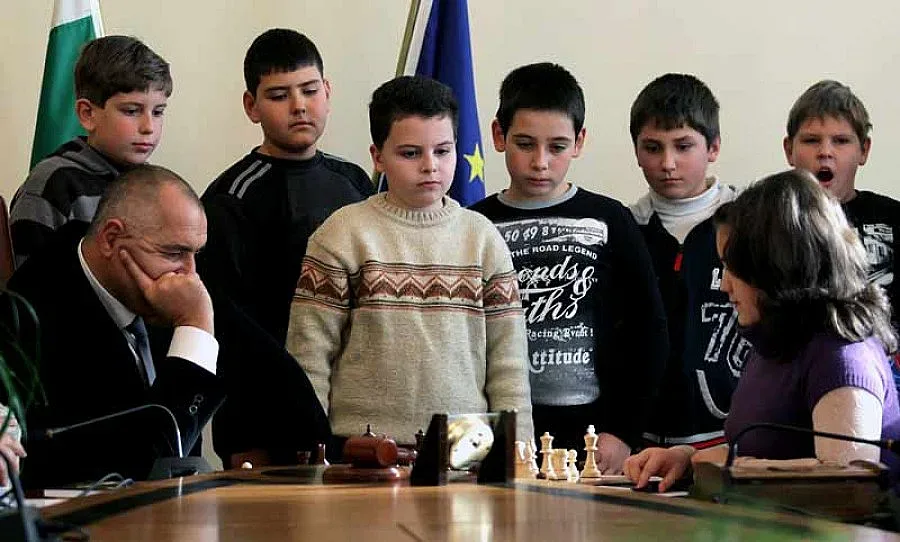 Подсказаха на Борисов за реми срещу 10-годишна