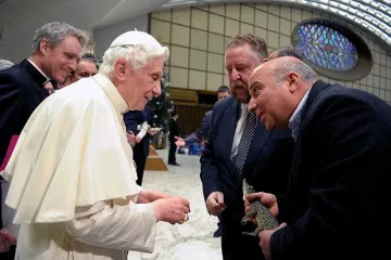 Кубински крокодил на аудиенция при папата