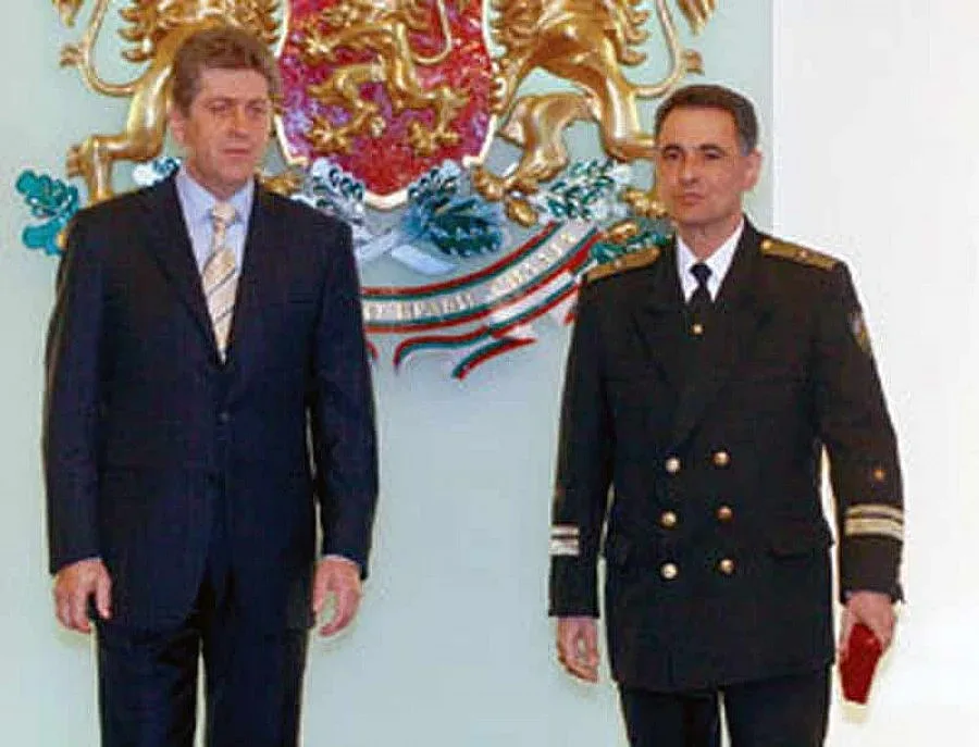 Президентът остава без военен съветник