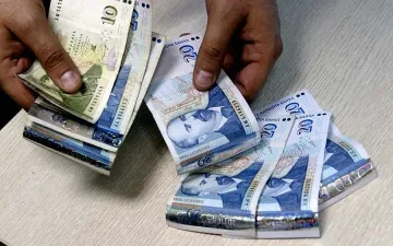 Чиновници без заплати, ако дължат данъци