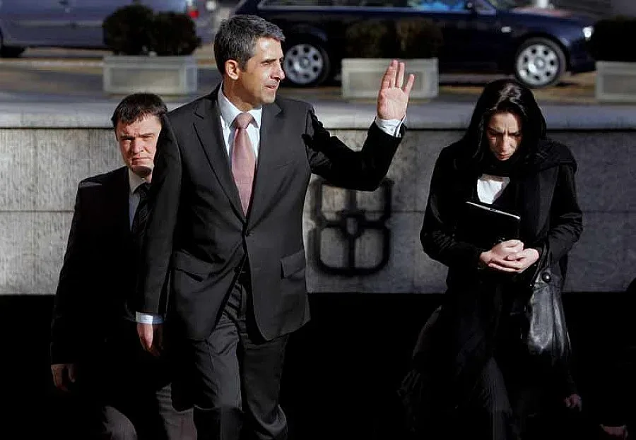 Плевнелиев първо при Барозу 