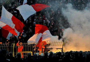 Биг Брадър окошари футболни хулигани