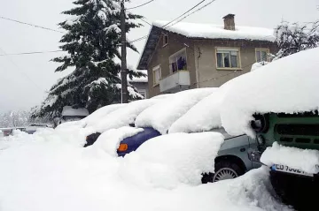 12 000 бедстват на свещи в Тетевен