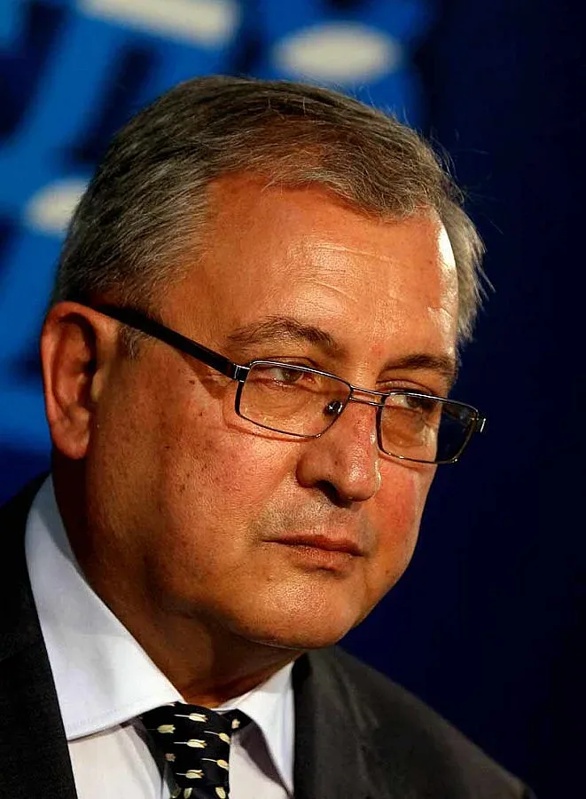 Спрягат общинар за посланик в Берлин