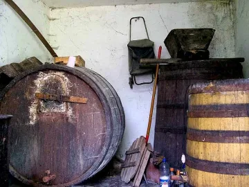 Заклаха крадец за бъчонка вино