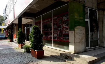 Вземат кафенетата на малките партии