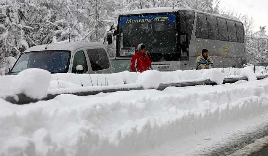 Чистят "Хемус" с техника от летището