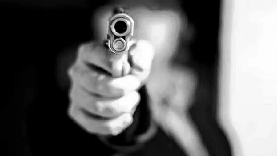 Бандит обира студенти на пътя