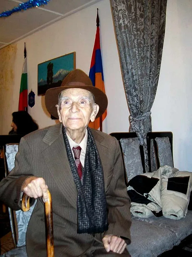 С козе мляко и мастичка обущар чукна 100 години