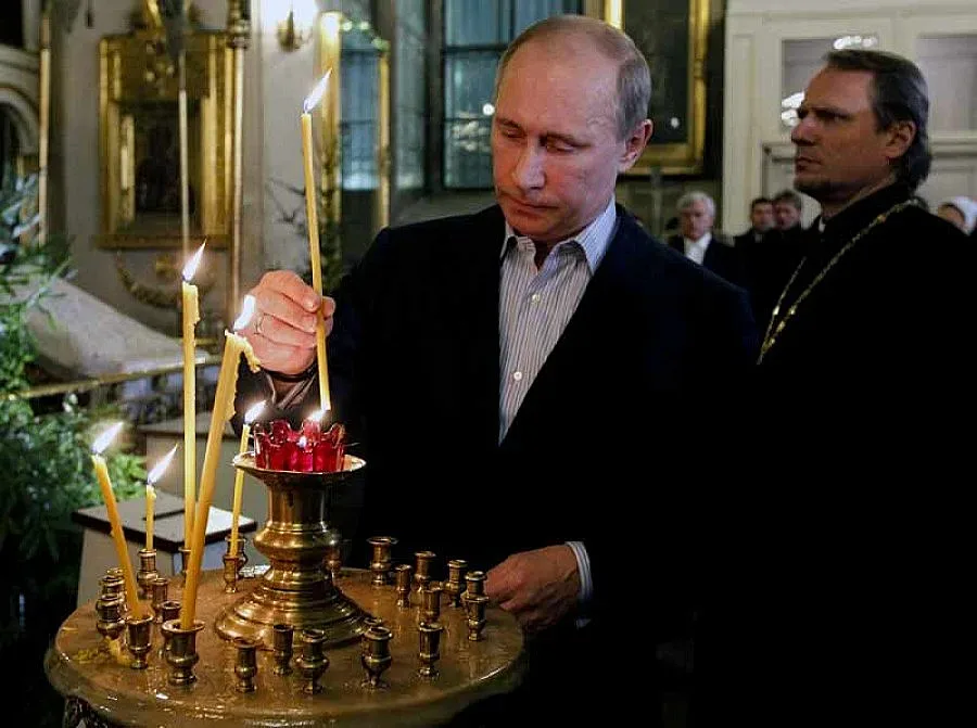 Кръстили Путин тайно от баща му