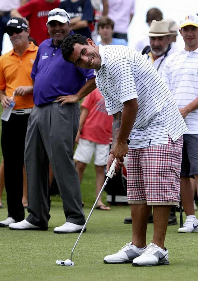 В Милано наддават за Тевес