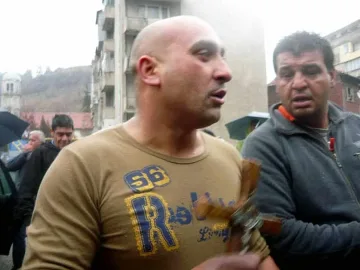 Касапин открадна кръста с крошета