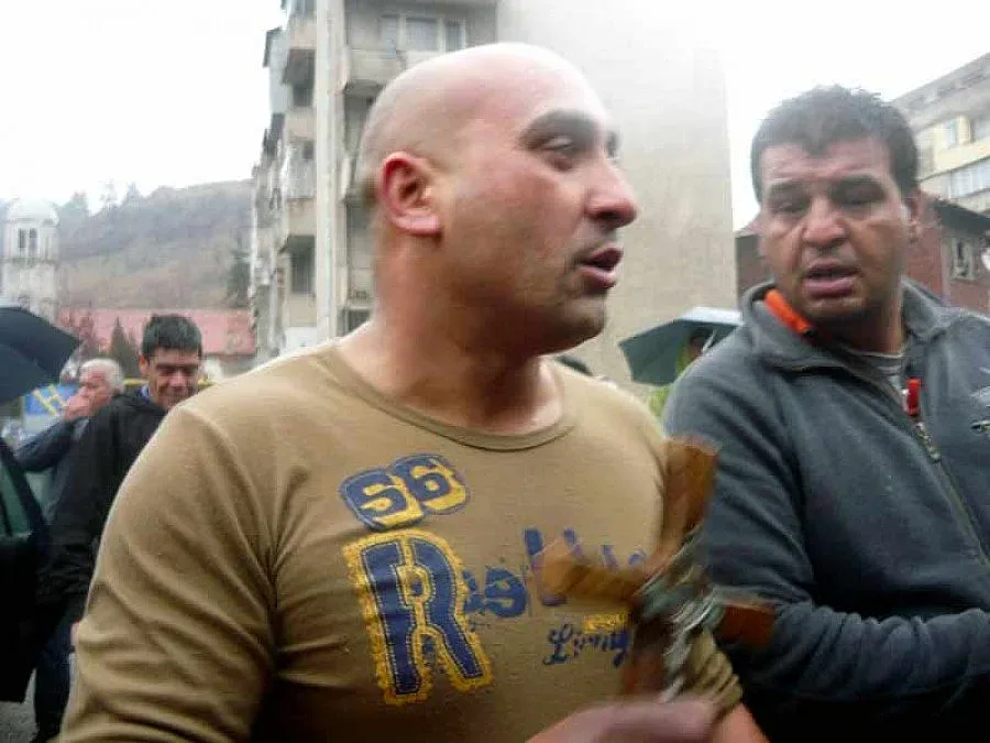 Касапин открадна кръста с крошета