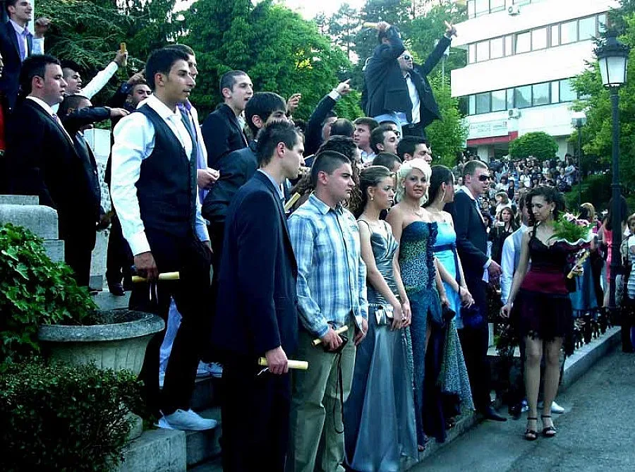 Абитуриенти с бал от президента за 60 бона