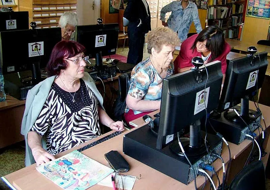 Търсят осигуровки и от работещите пенсионери