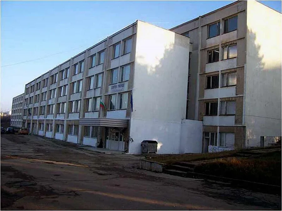 Ученици набиха даскал по физическо