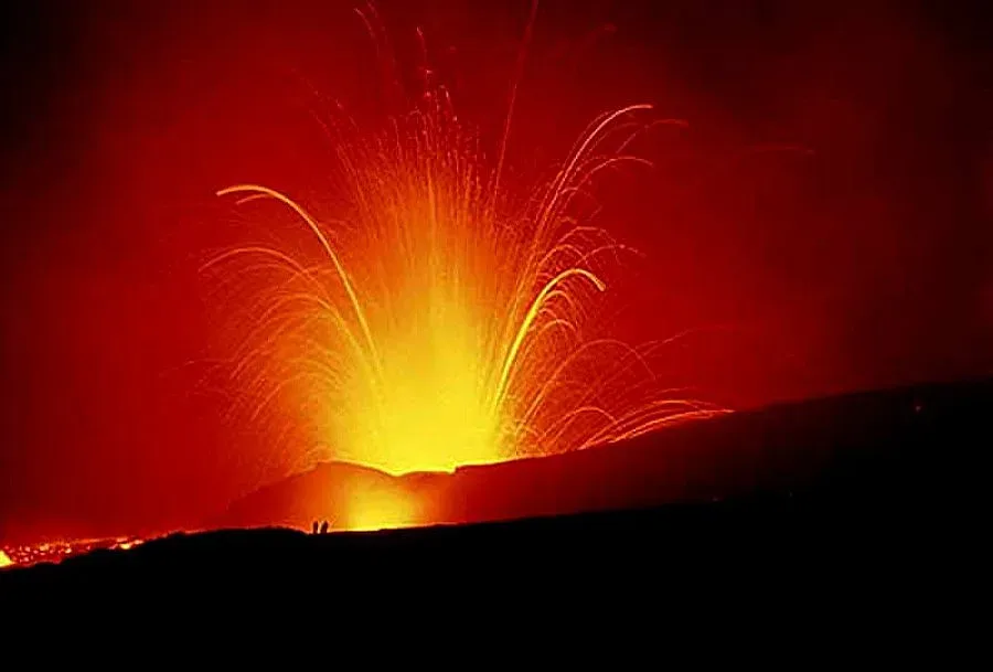 Вулканът Етна изригна