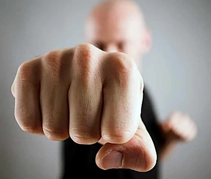 Пребиха още един от властта