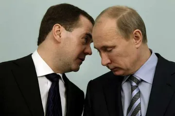 Путин държи черешката на тортата