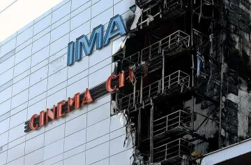 Пренаписват "Стъклен дом" заради горящия мол 