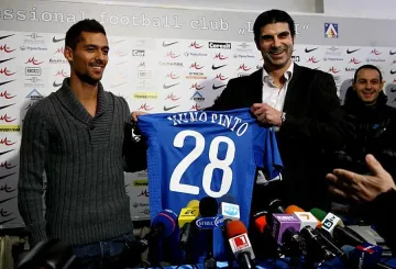 Първата тренировка на "Левски" закъсня, чакат Пинто