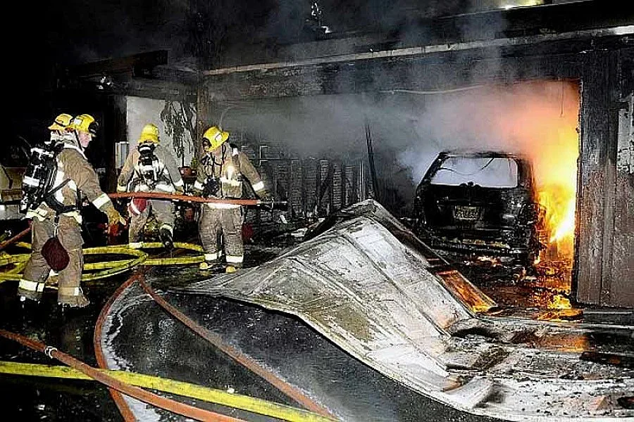 Казанлък и Бургас осъмнаха със запалени коли