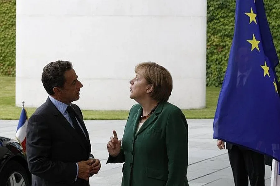 Осмяха Саркози и Меркел в пародиен клип (ВИДЕО)