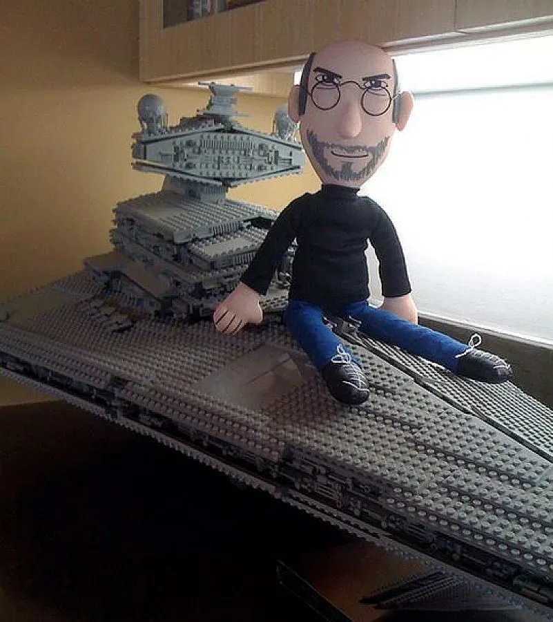 Пускат кукла Стив Джобс