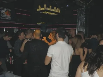 Шеф на чалготека се гръмна на дансинга