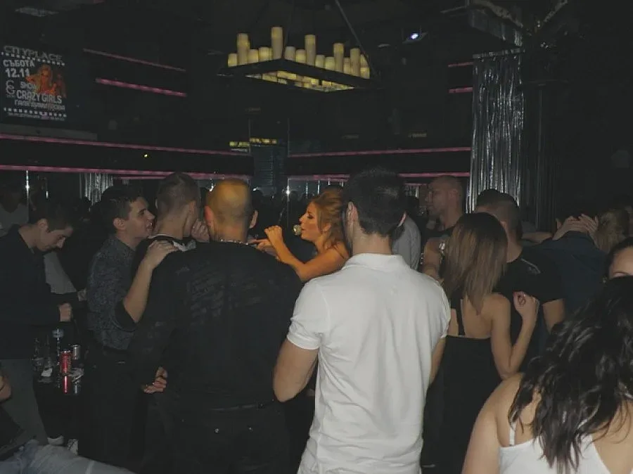 Шеф на чалготека се гръмна на дансинга