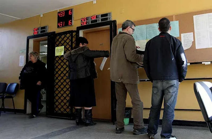 Данъчни посрещат с шоколадови бонбони