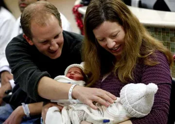 Американка роди близначки в различни години