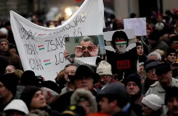 Унгарците на протест срещу кабинета
