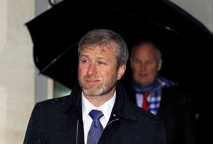 Лукас и Мърдок на купон с Абрамович