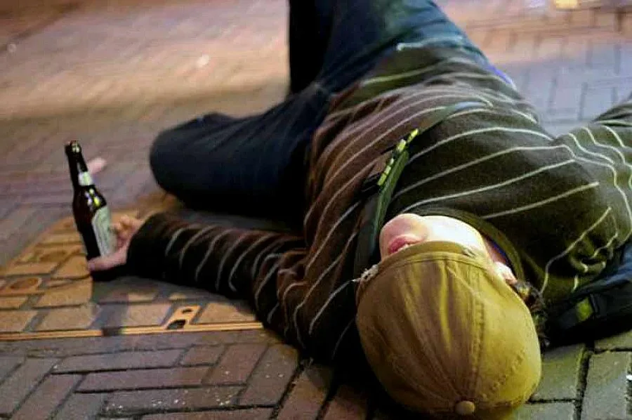 Тийнейджър в кома след запой за ЧНГ