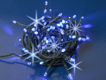 Гробище прибира изгорелите коледни лампички