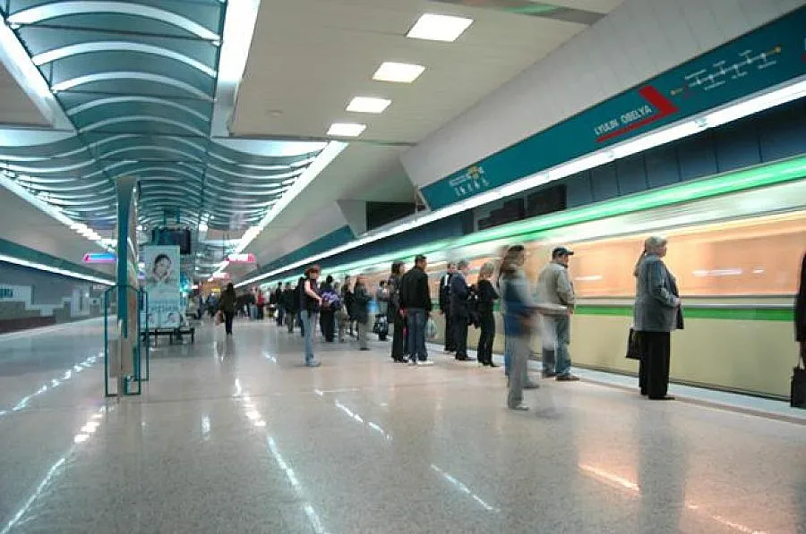 Метрото през 21 минути в празничната нощ