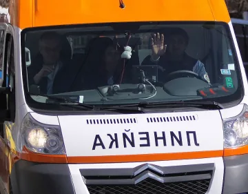 Стотици роми отмъщават на линейка за загинали братя