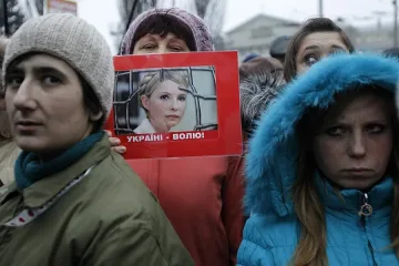 Тимошенко влезе в затвора с инвалидна количка и 12 куфара