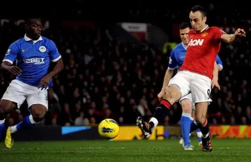 "Шпорт Билд": Бербатов? Веднага го взимайте, "Байер"!