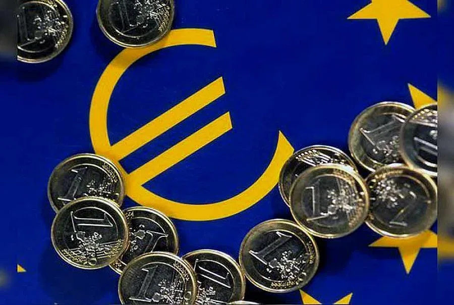 Еврото се срина, разменят го срещу 1,30 долара