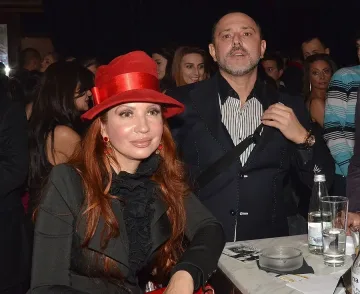 И Елвира била с бомба в деколтето