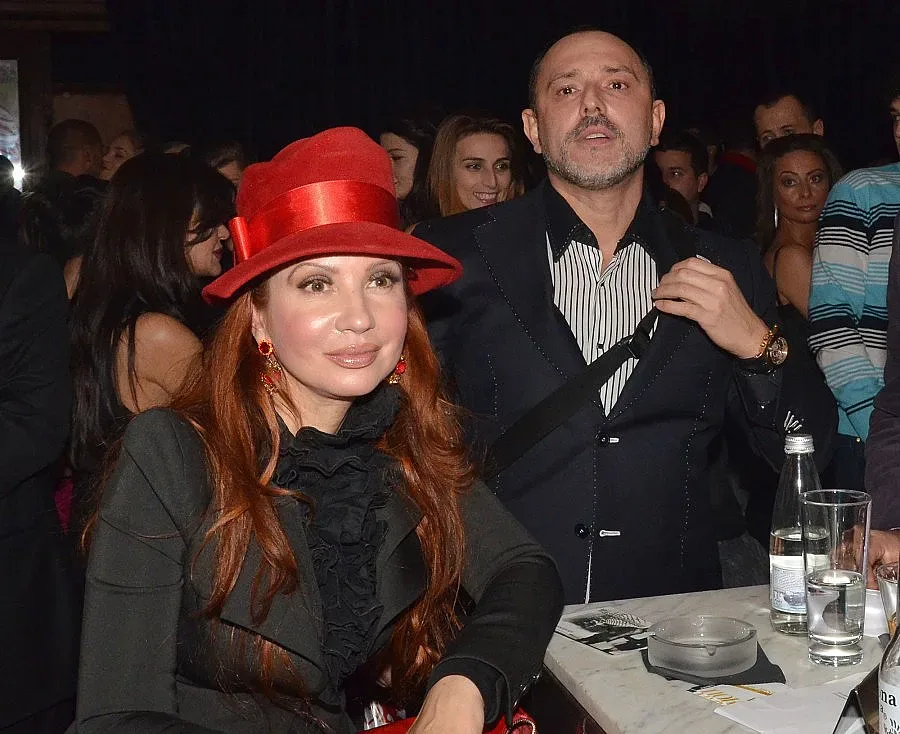 И Елвира била с бомба в деколтето