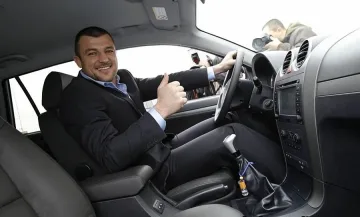 Елис Гури потегли с нов джип за Албания