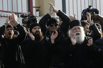 Монаси се налагат с юмруци и метли във Витлеем