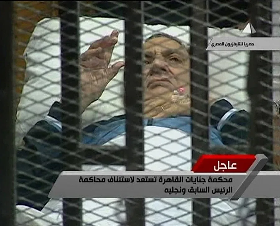 Карат Мубарак с линейка в съда 