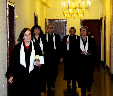 Съдът решава до месец за избора на Янева