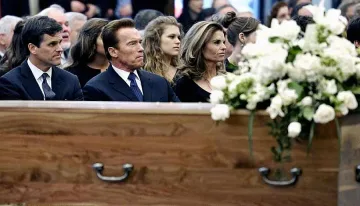 Грешният Арни се връща при жена си