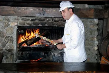 Гърци на ски и вино в Банско